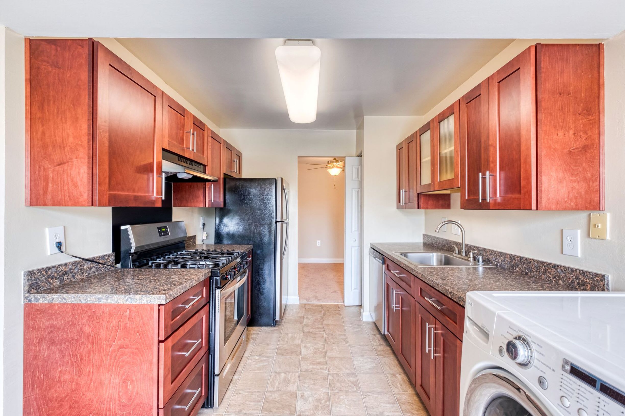 Oakton Park Apartments – photo 1
