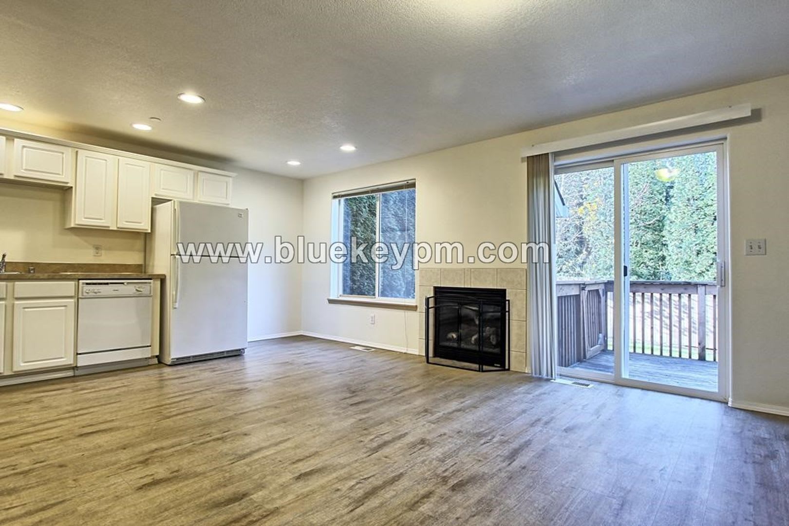 3 Bed, 2.5 Baths Duplex in Camas Near LaCamas Lake – photo 1