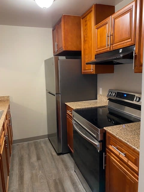 130 Gluck St – photo 1 of 5