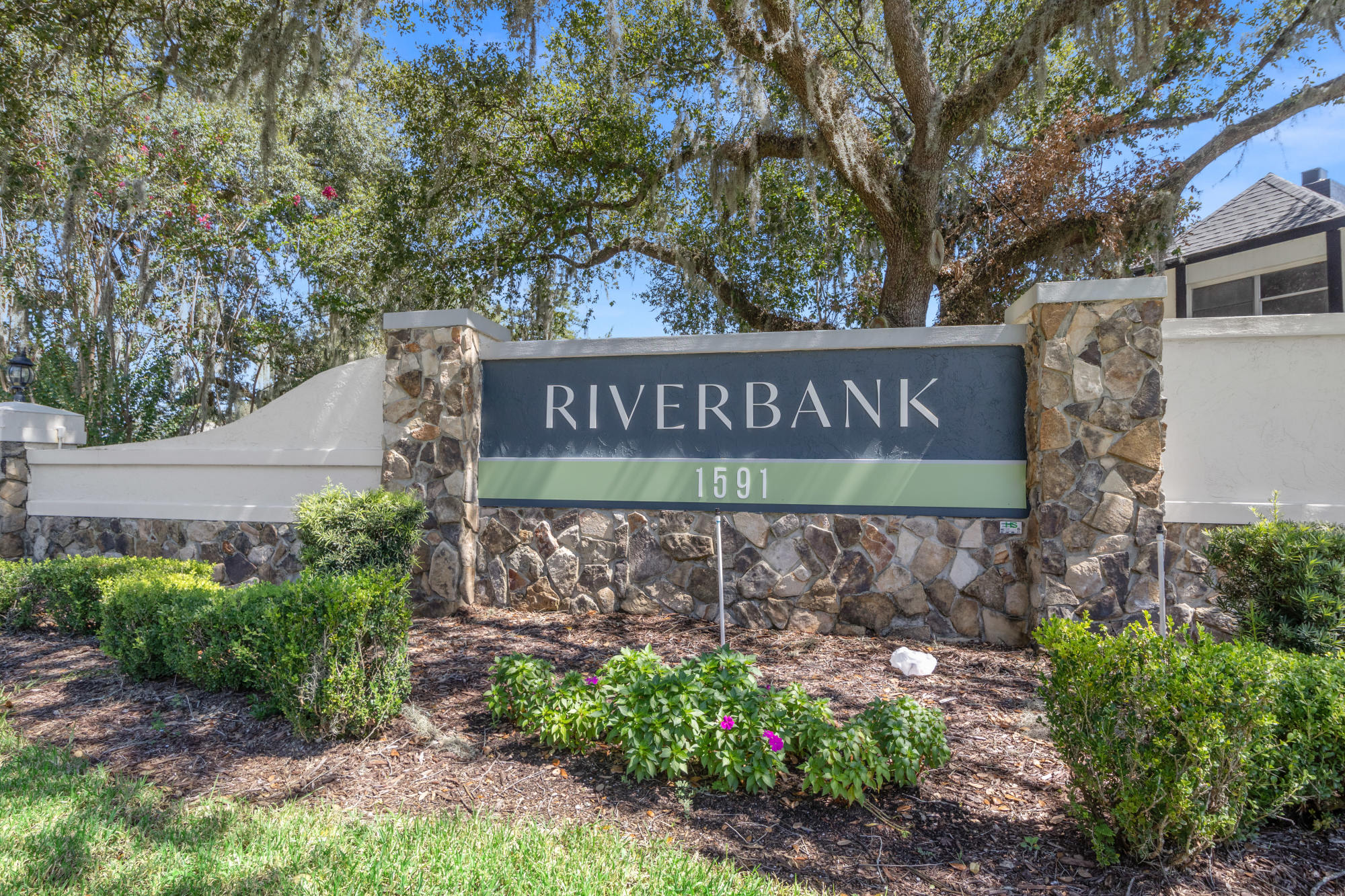 Riverbank – photo 1