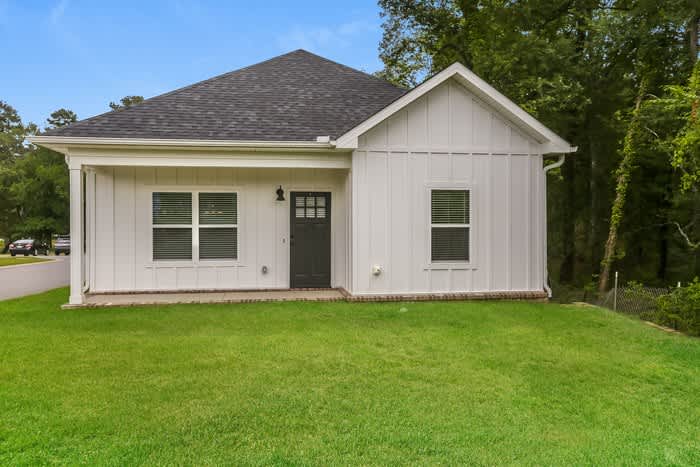 16220 Lamarche Drive – photo 1