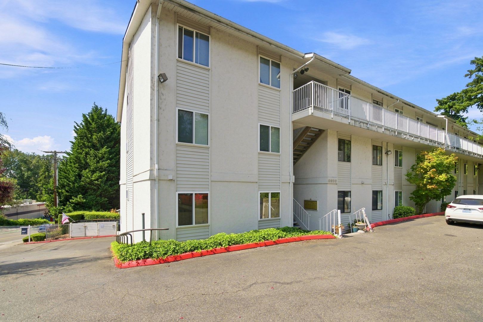 2Bd/1Ba Kirkland Condo – photo 1
