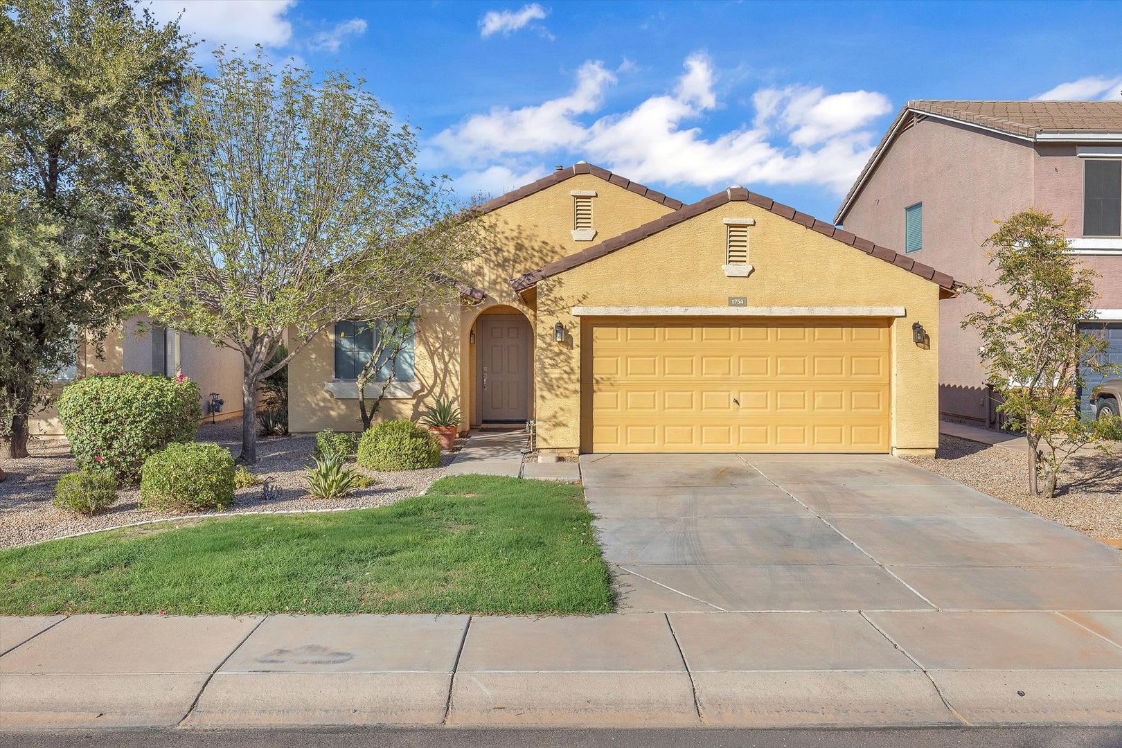 Located in a desirable San Tan Valley neighborhood with convenient access to all the new shopping – photo 1