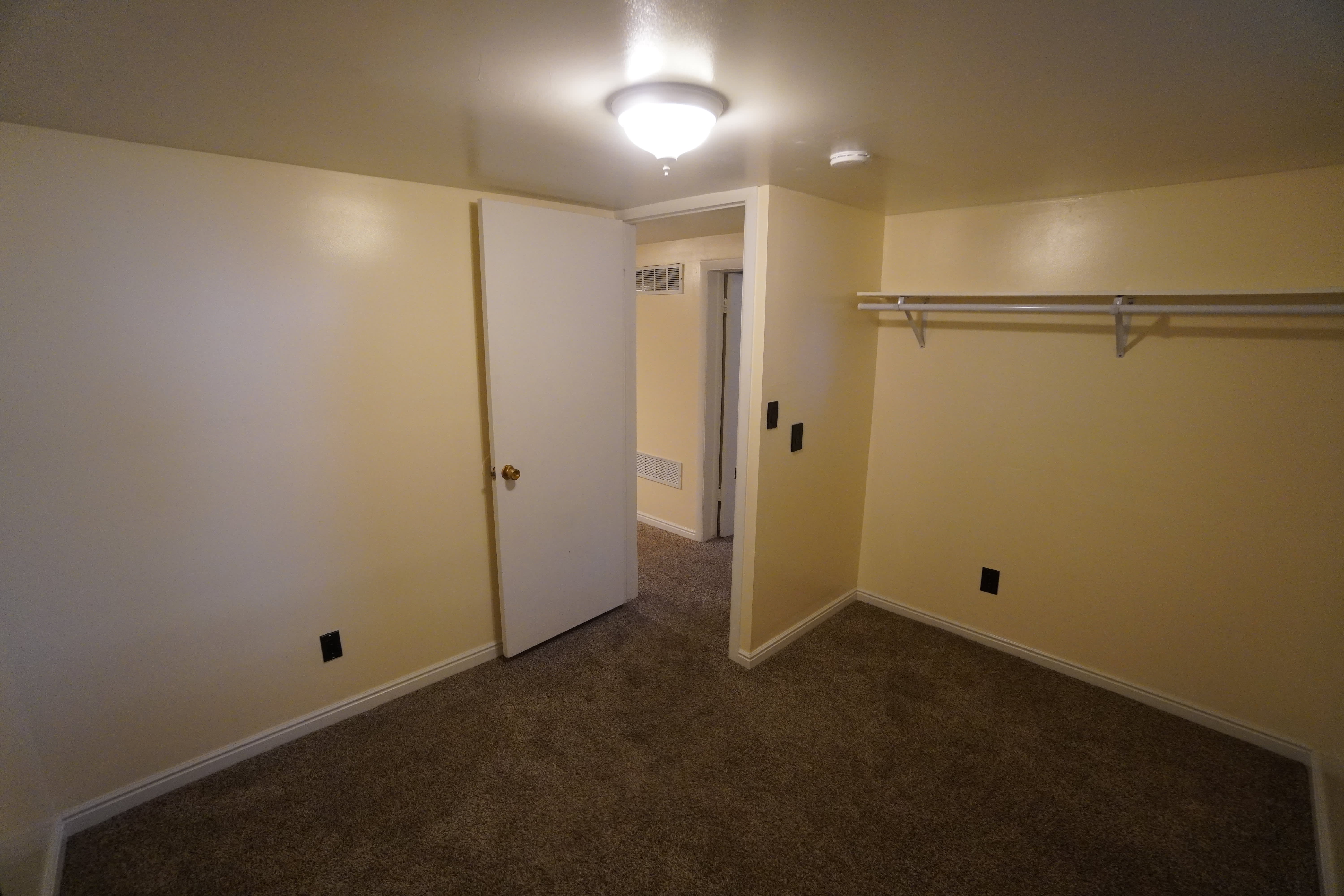 277 W 2300 N – photo 1 of 11