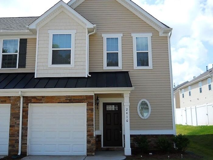 2416 Silverthorn Drive – photo 1