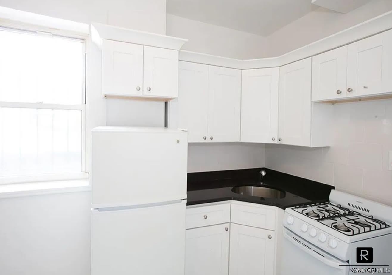 232 E 26th Street – photo 1