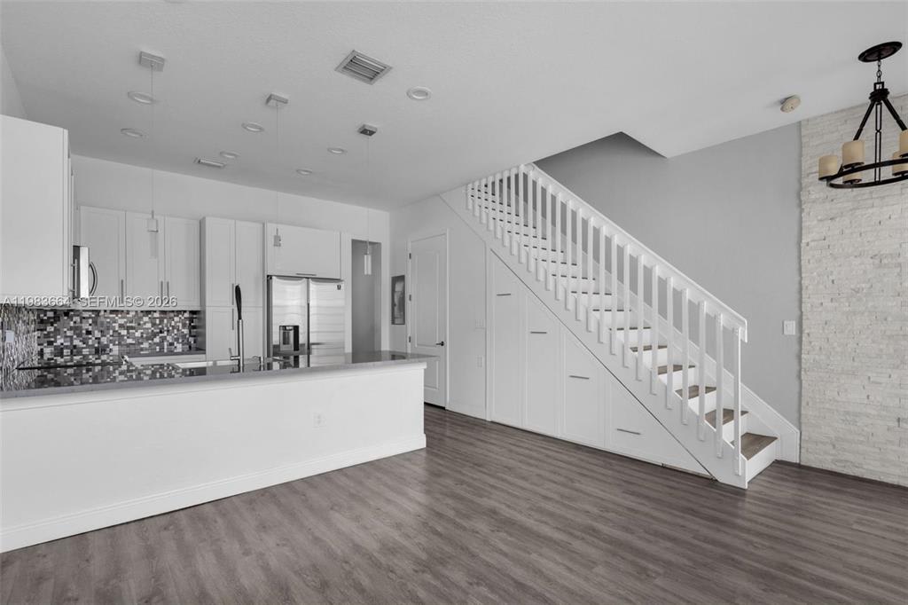 624 Southwest 147th Avenue – photo 1