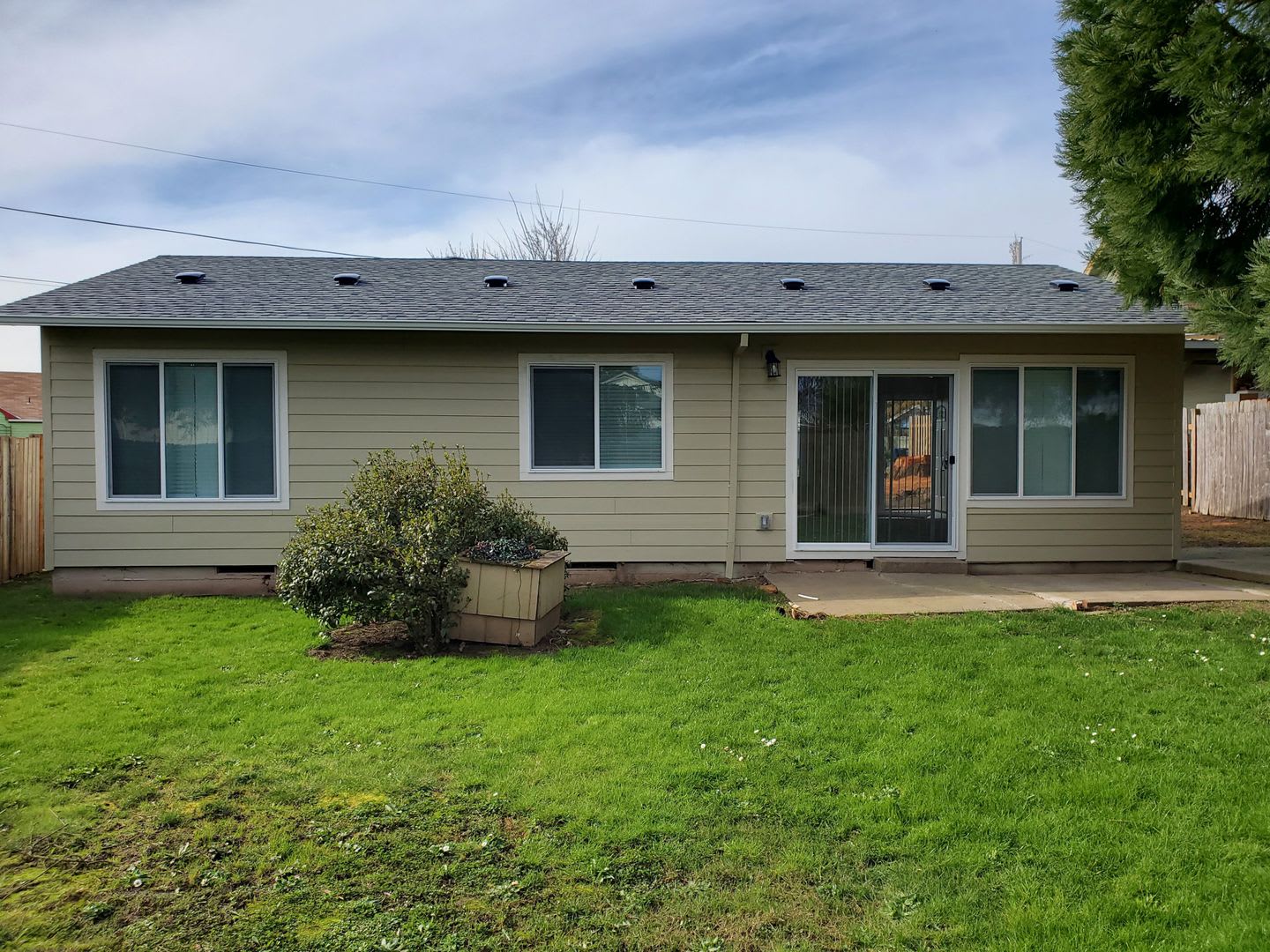 Newly remodeled 3 bedroom 1 bath home!!! Come check it out!! Schedule a tour today. – photo 1 of 20