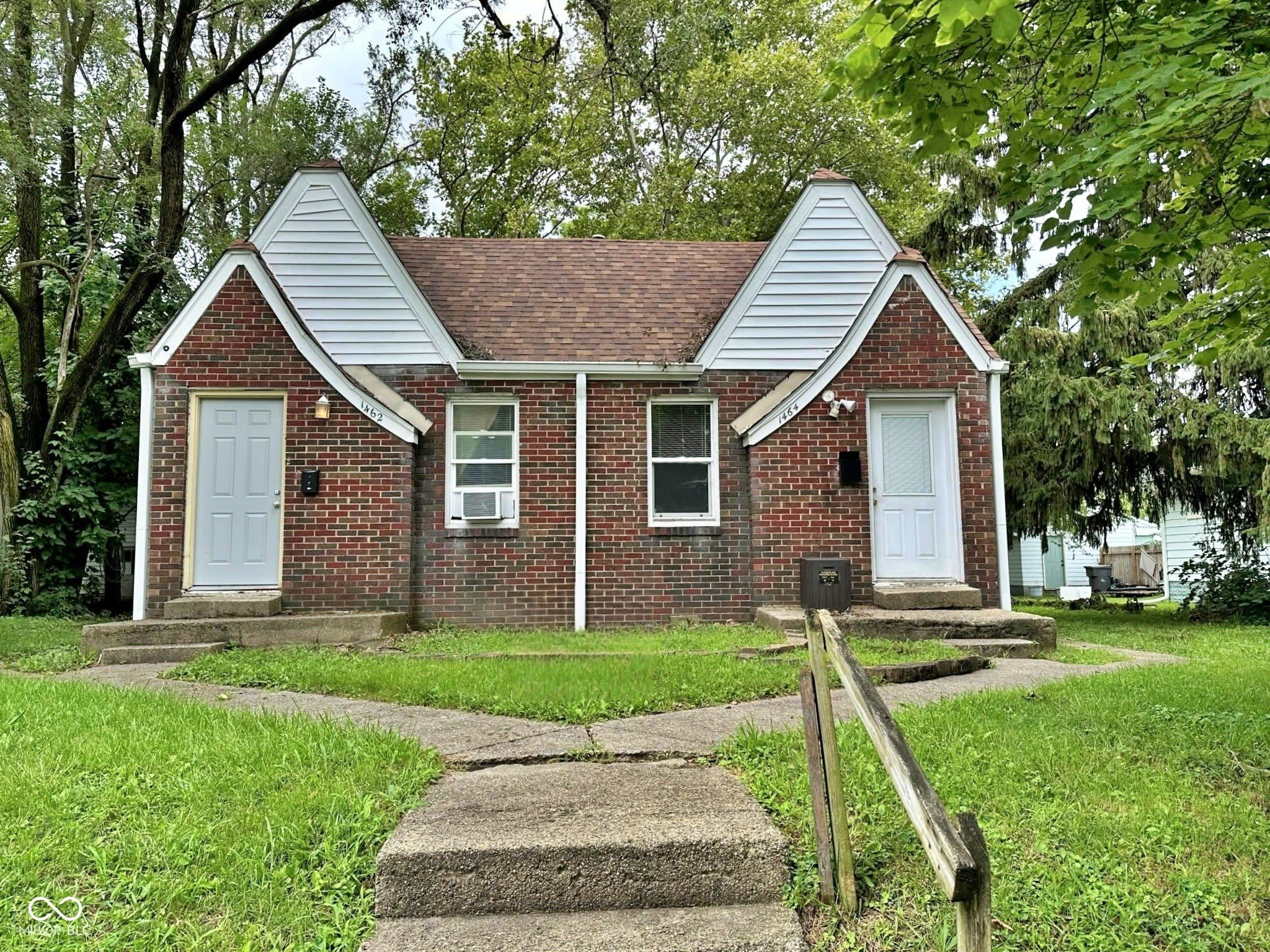 1462 N Gladstone Avenue – photo 1
