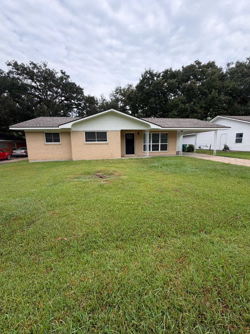 3 Bedroom 1 1 2 Bath Brick Home – photo 1