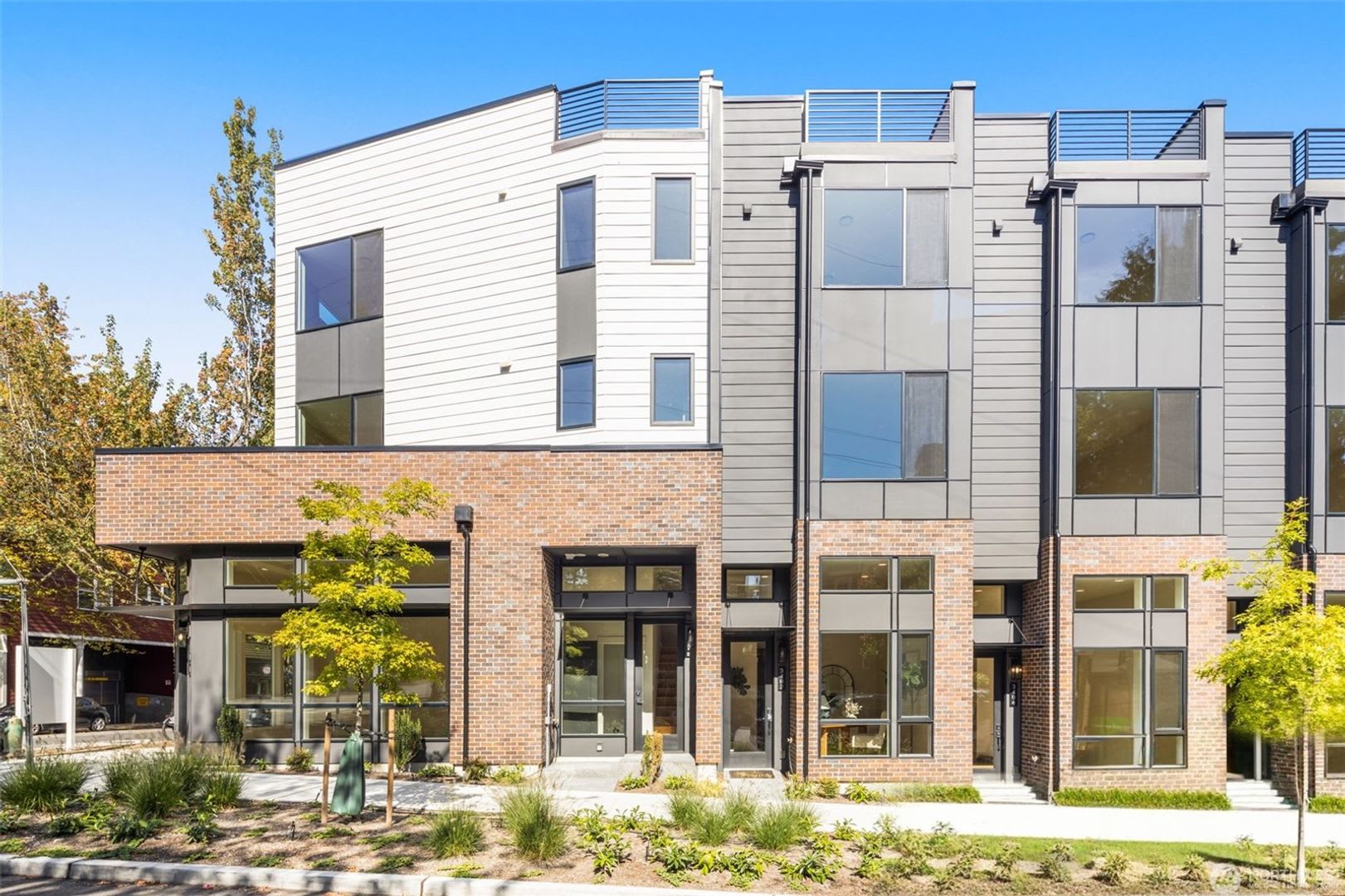 Brand New Live Work Unit In Heart Of Madrona – photo 1