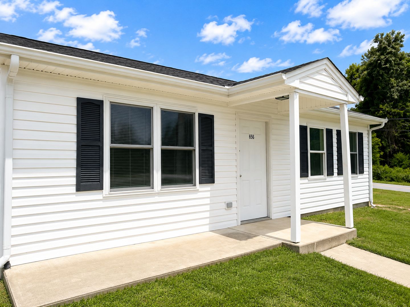 Two bedroom, 1 bath apartment in Burlintgon – photo 1 of 12