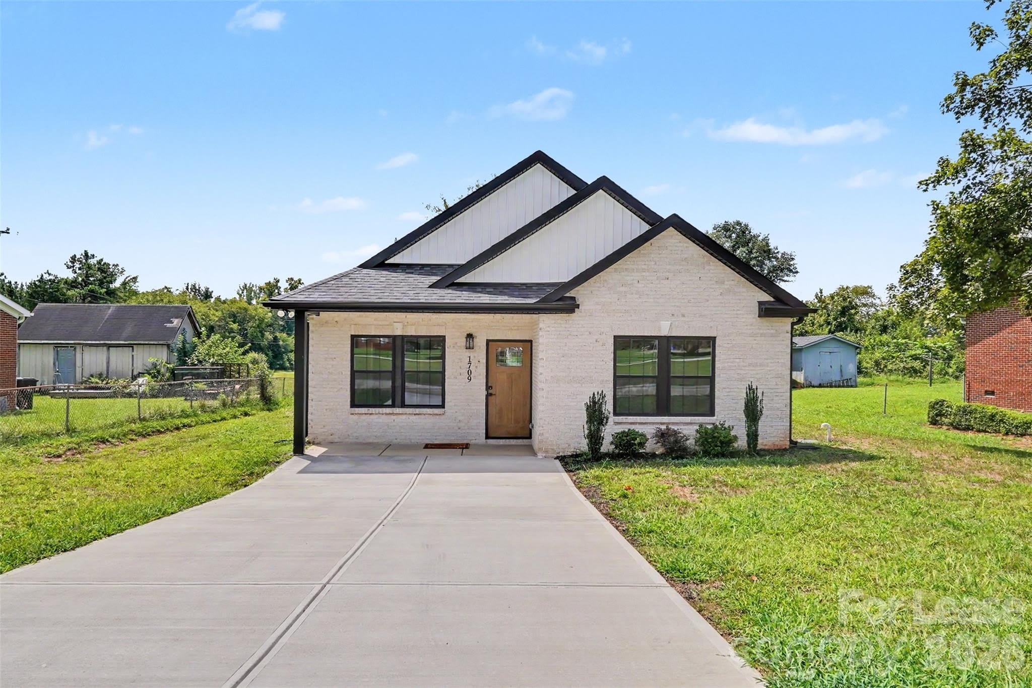1709 College Plaza Boulevard – photo 1