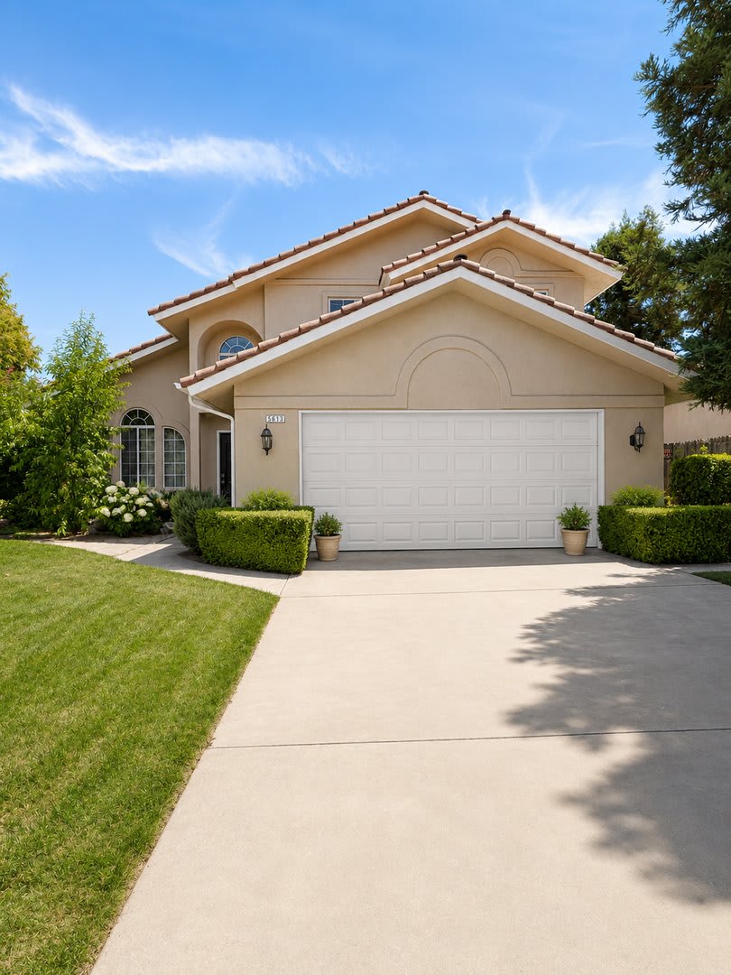 Convenient & Modern 3-BR/2.5-BA Home in Northwest Fresno – photo 1