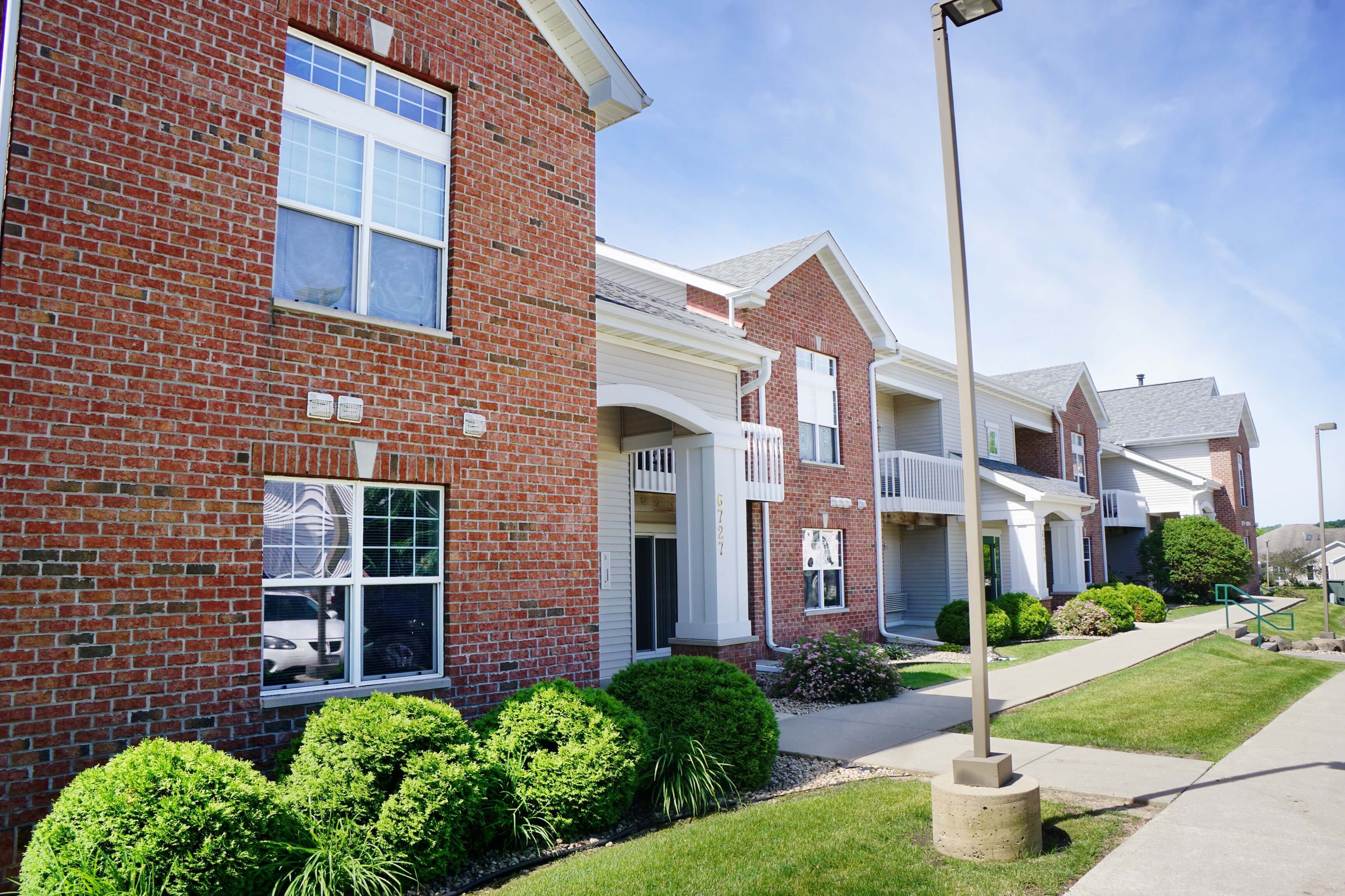 Stone Creek Apartments – photo 1