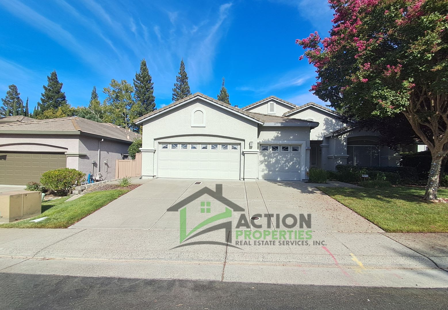 Stunning Roseville Gated Heritage Oak 3 Bed 2524 Sqft Single Story Carpet Hardwood Floors Access Community Clubhouse Tennis Courts Pool No Pets – photo 1