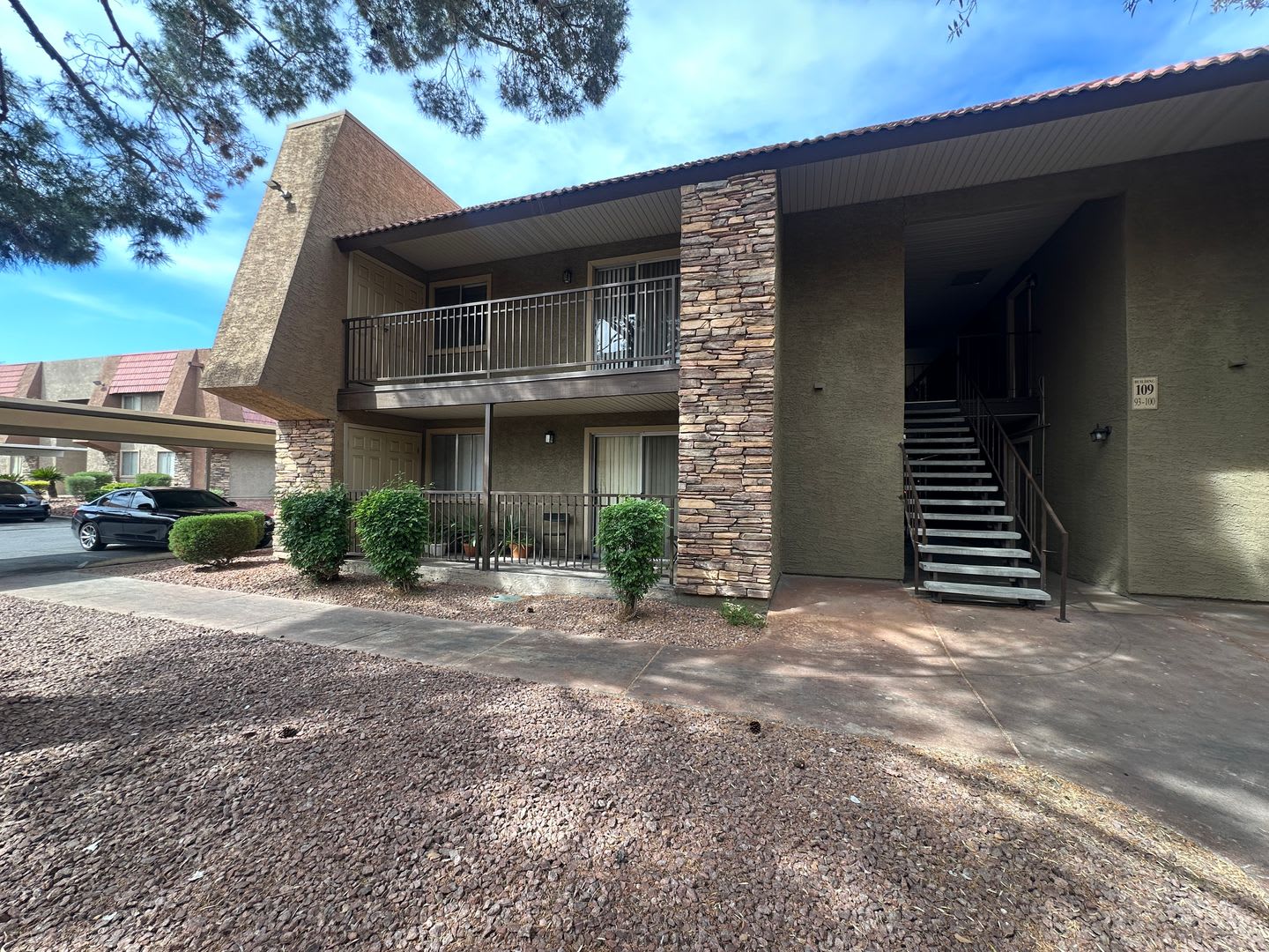 2 Bedroom, 1 Bath Condo – photo 1