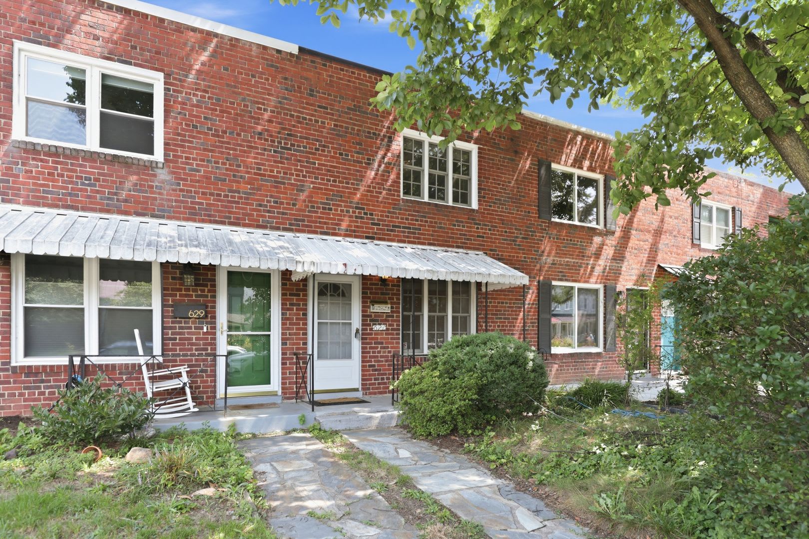 Welcome To 627 N Alfred Street A Beautifully Refreshed Townhome In The Heart Of Historic Old Town Alexandria – photo 1