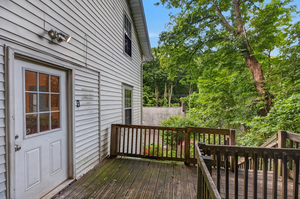 85 Vernon Avenue – photo 1 of 34