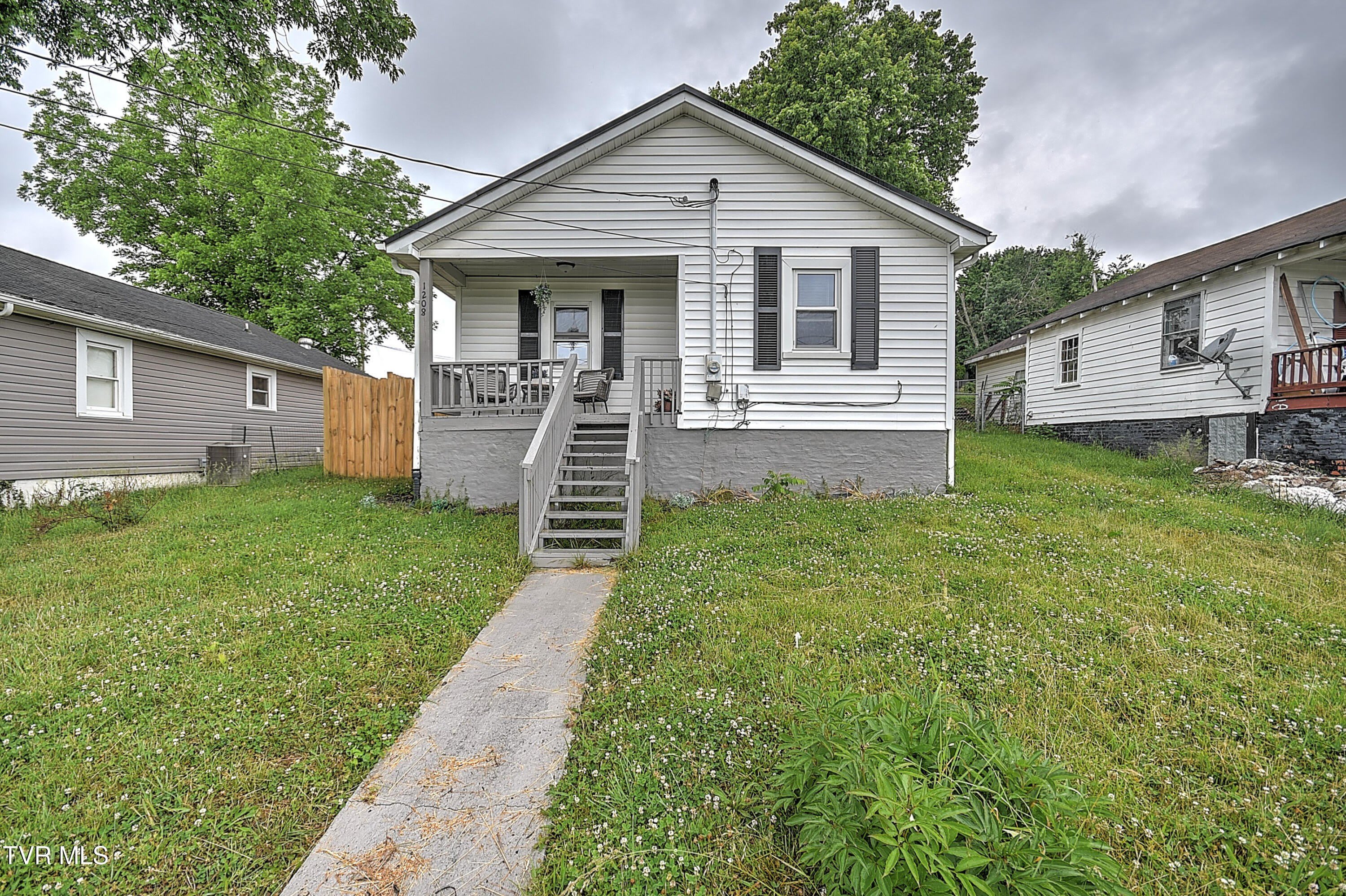 1208 Riverside Avenue – photo 1