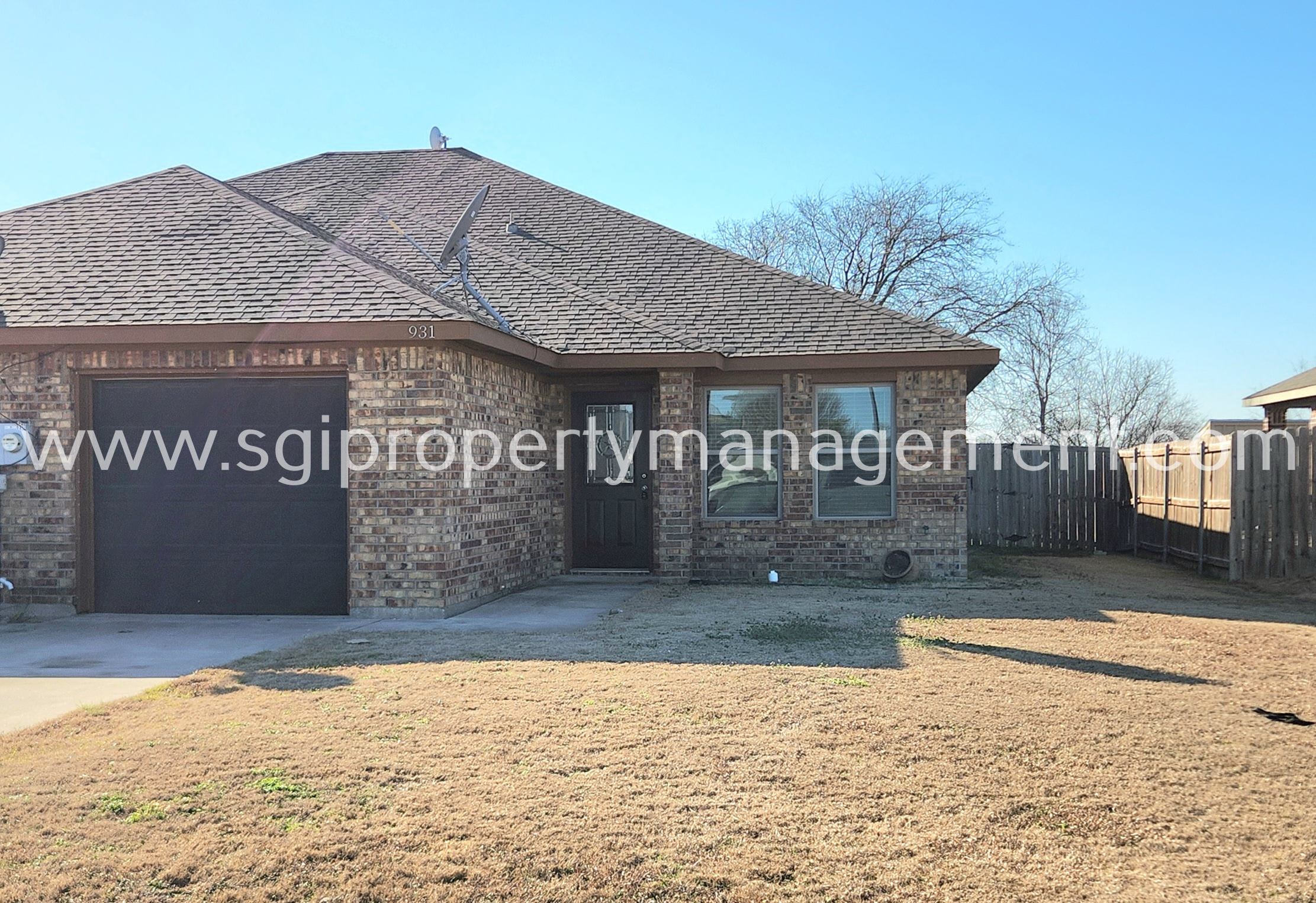 931 Robineta Ln – photo 1 of 17