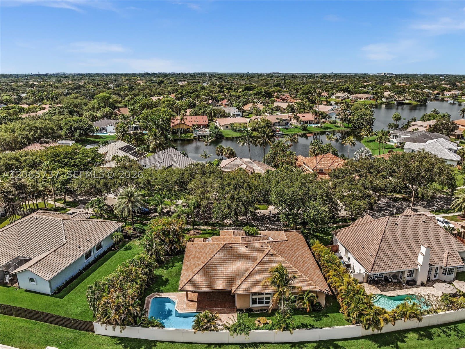 11335 Lake Shore Dr – photo 1
