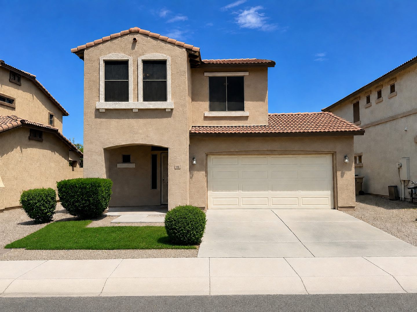 Spacious 3-Bedroom Glendale Home with Garage, Pool & Private Yard *NEW Carpets* – photo 1