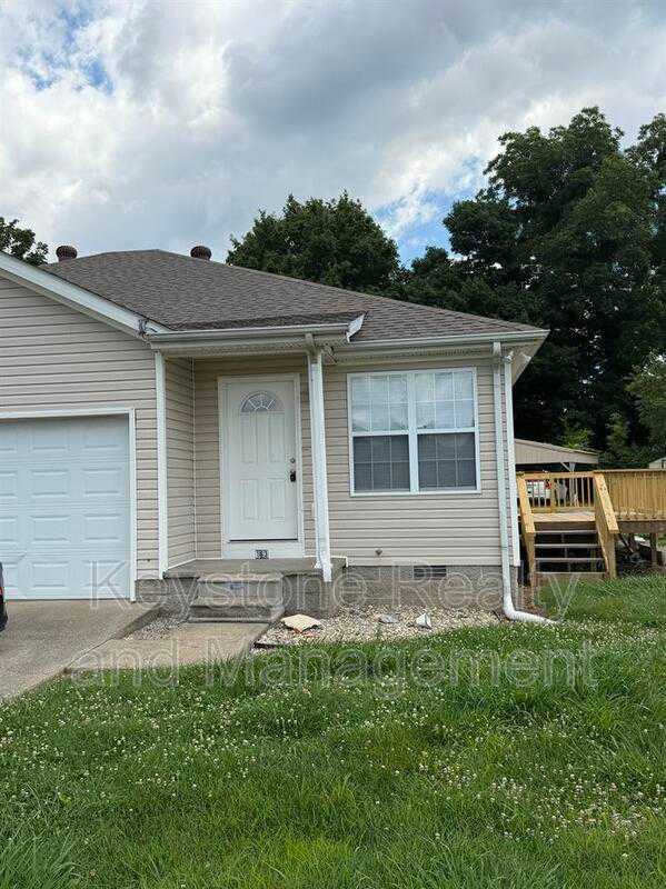 163 W Oak Street – photo 1 of 9