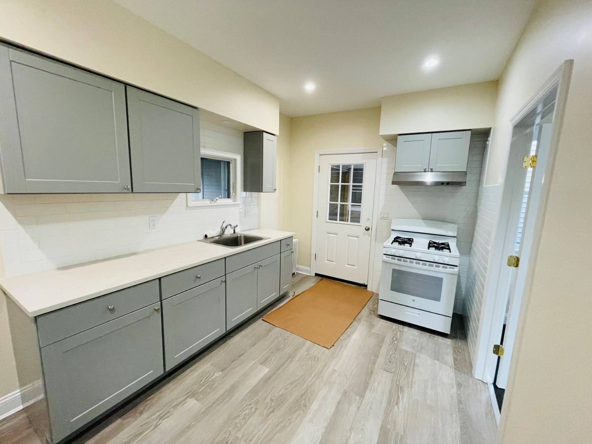 30 Grove St – photo 1 of 95