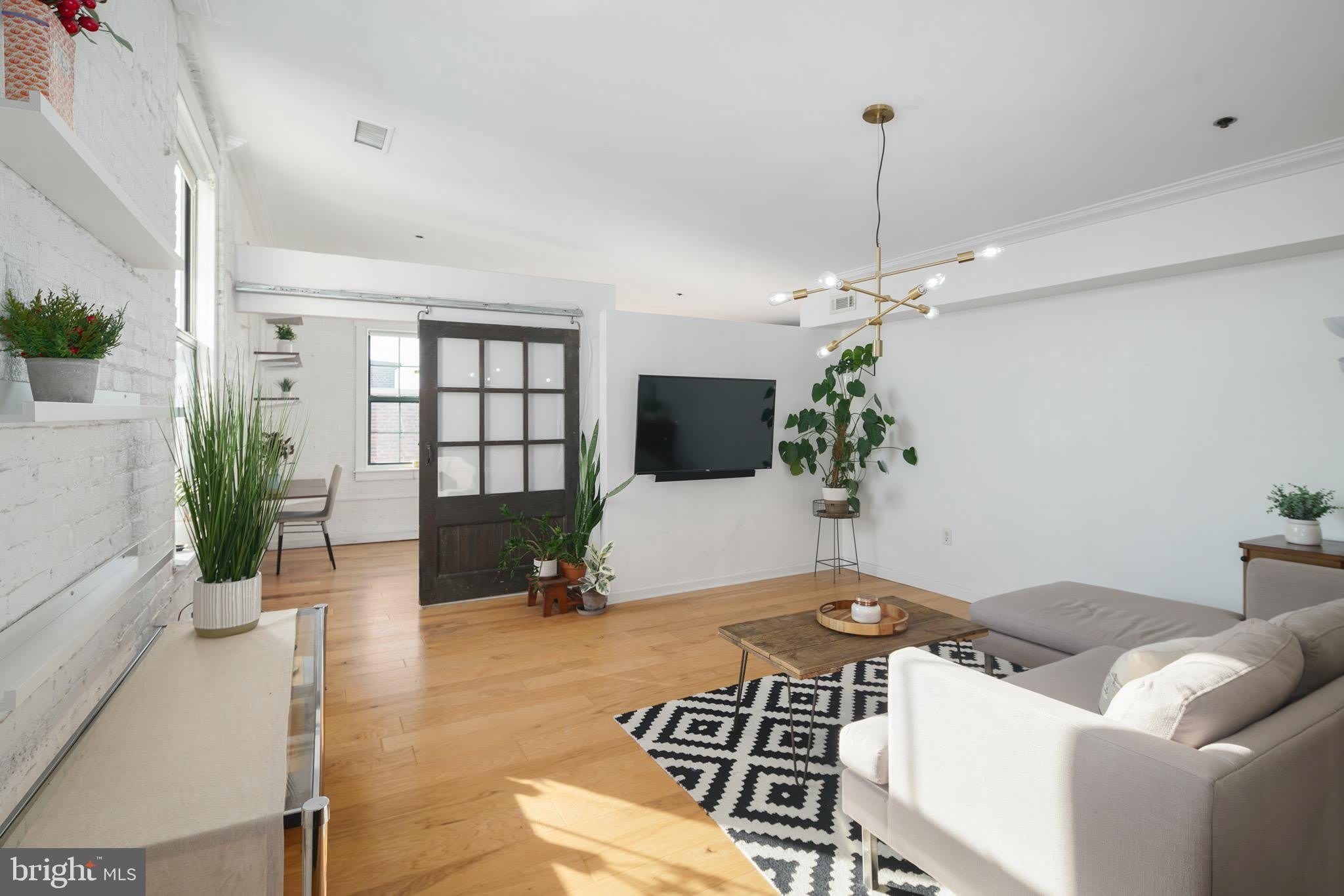 315 New Street – photo 1