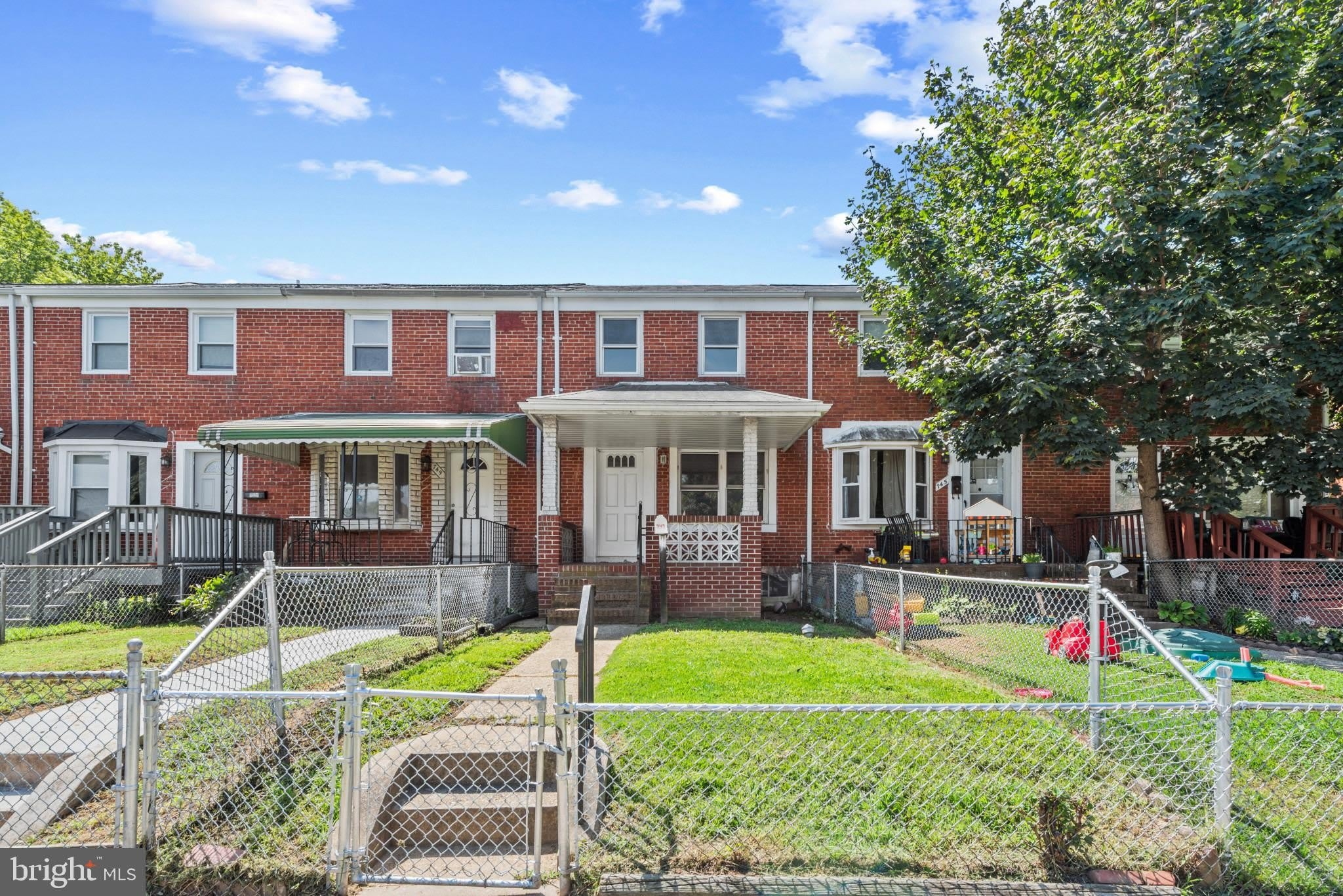 747 ARNCLIFFE Road – photo 1 of 39