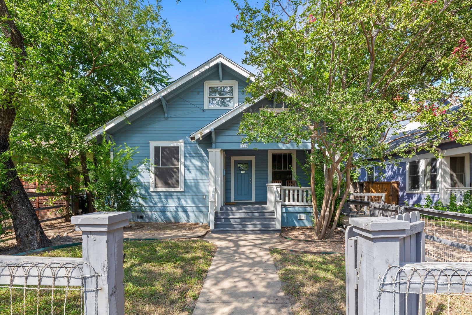 Ut Pre Lease Hyde Park 4 Bed 3 Bath Open Floor Plan Wood Floors Backyard With Deck 2 Car Garage – photo 1