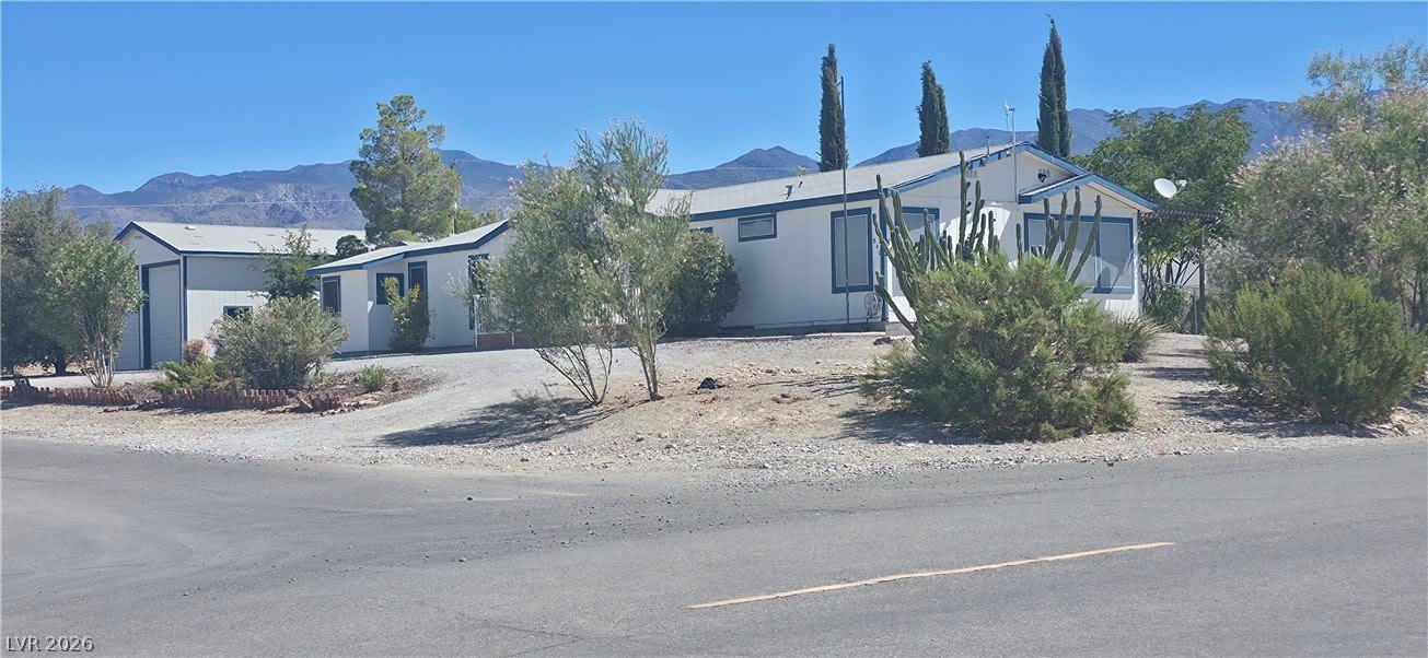 840 E COUNTRY PLACE Road – photo 1 of 19