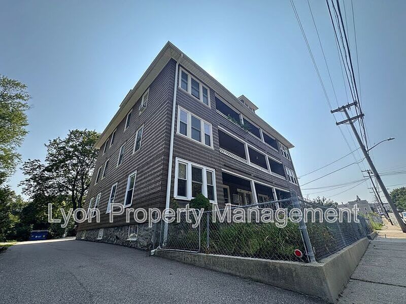 352 Manville Rd – photo 1 of 13