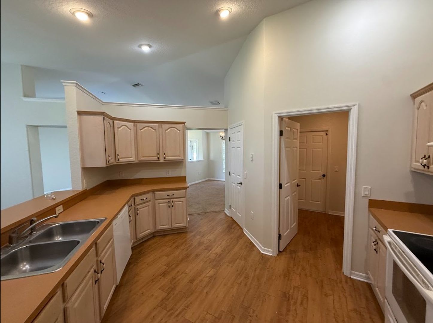 Charming 4-Bedroom, 2-Bath Home for Rent – Marion Oaks! – photo 1