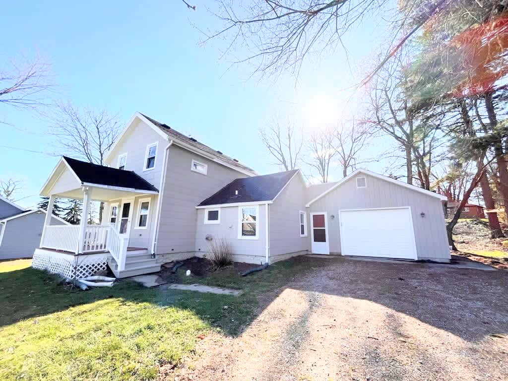 159 Whitlock St – photo 1 of 40