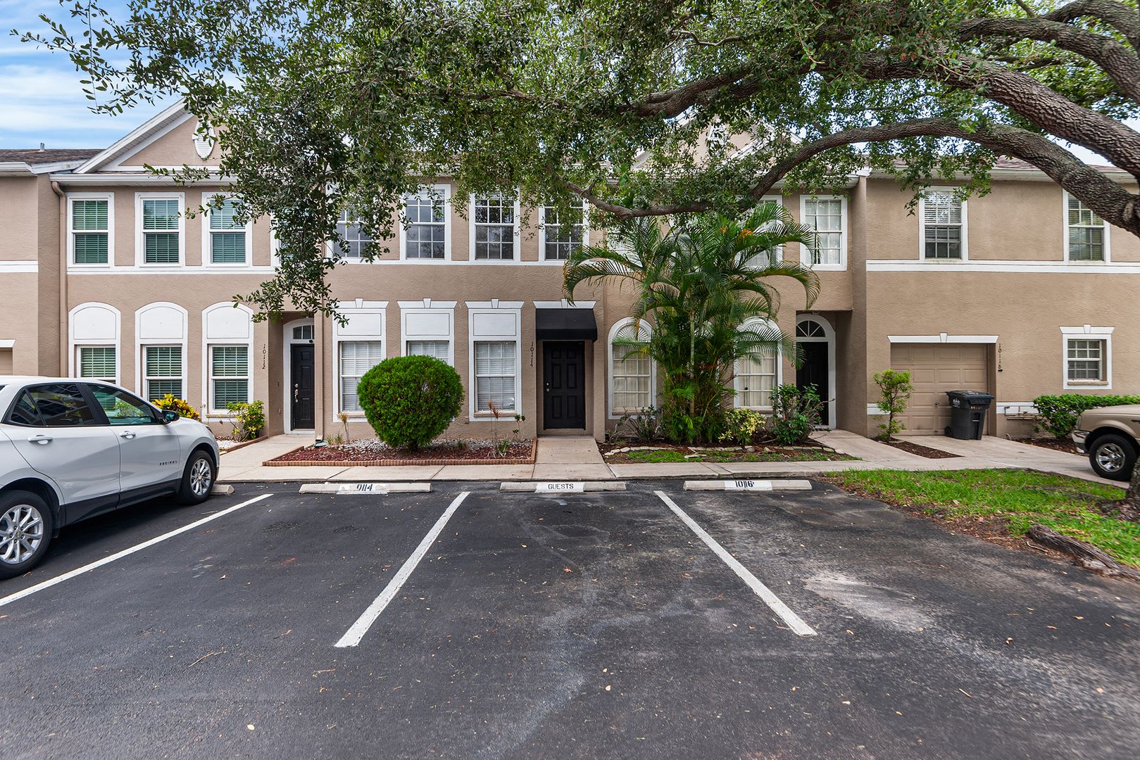 Tampa Townhome In Gated Community – photo 1 of 35