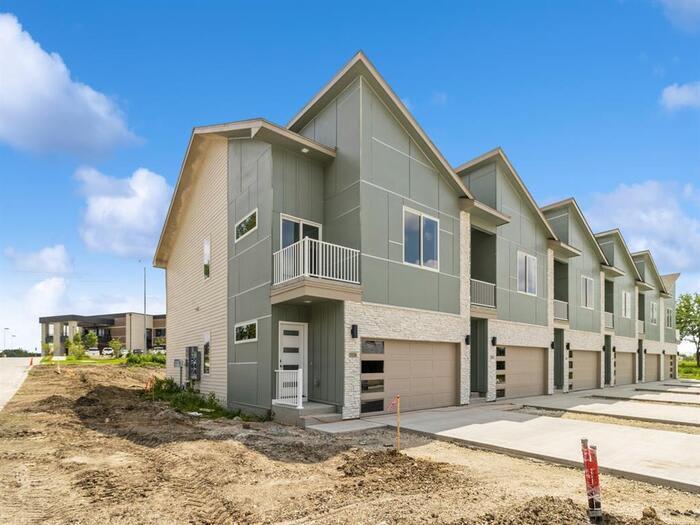 15561 Rocklyn Place – photo 1 of 34