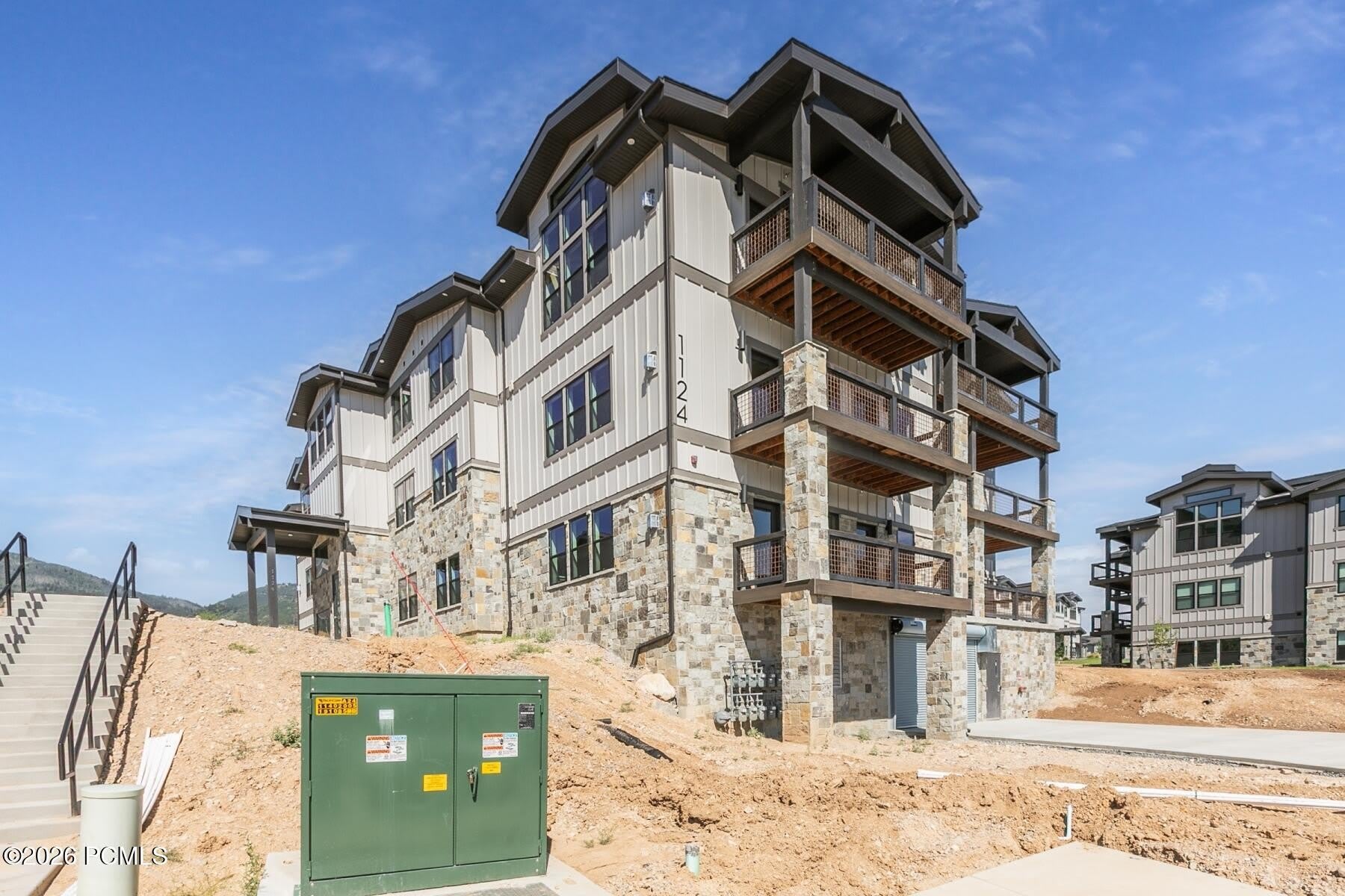1124 W Vos Circle – photo 1 of 134
