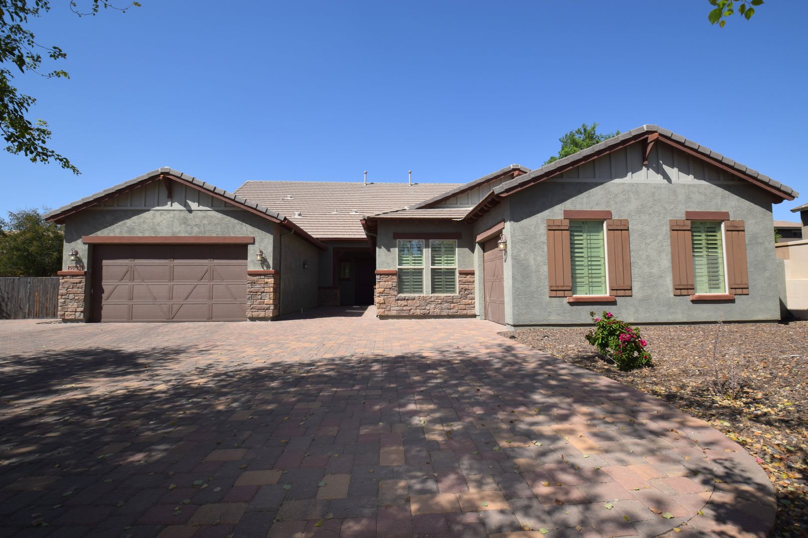 Beautiful gated 4616 square foot Chandler home with a pool! – photo 1