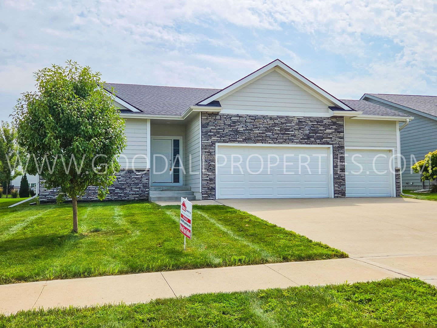 Spacious 4 Bedroom Clive Ranch With Finished Basement 3 Car Garage – photo 1 of 36