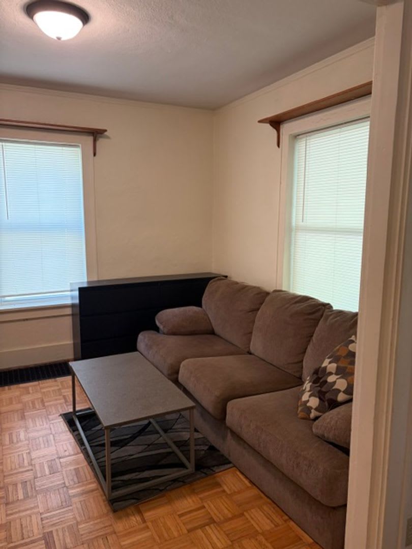 4 Bedroom, 2 Bathroom House – photo 1