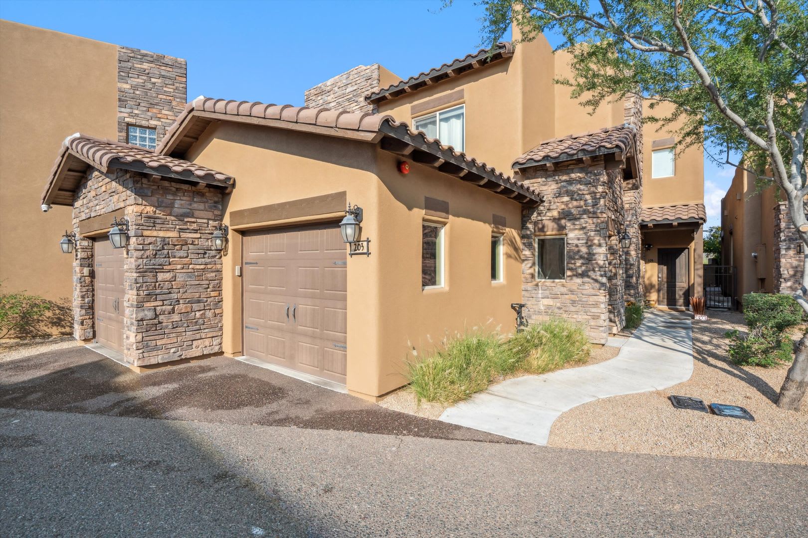 3 bedroom 2 Bathroom Rancho Verde Del Rio Townhome – photo 1 of 36