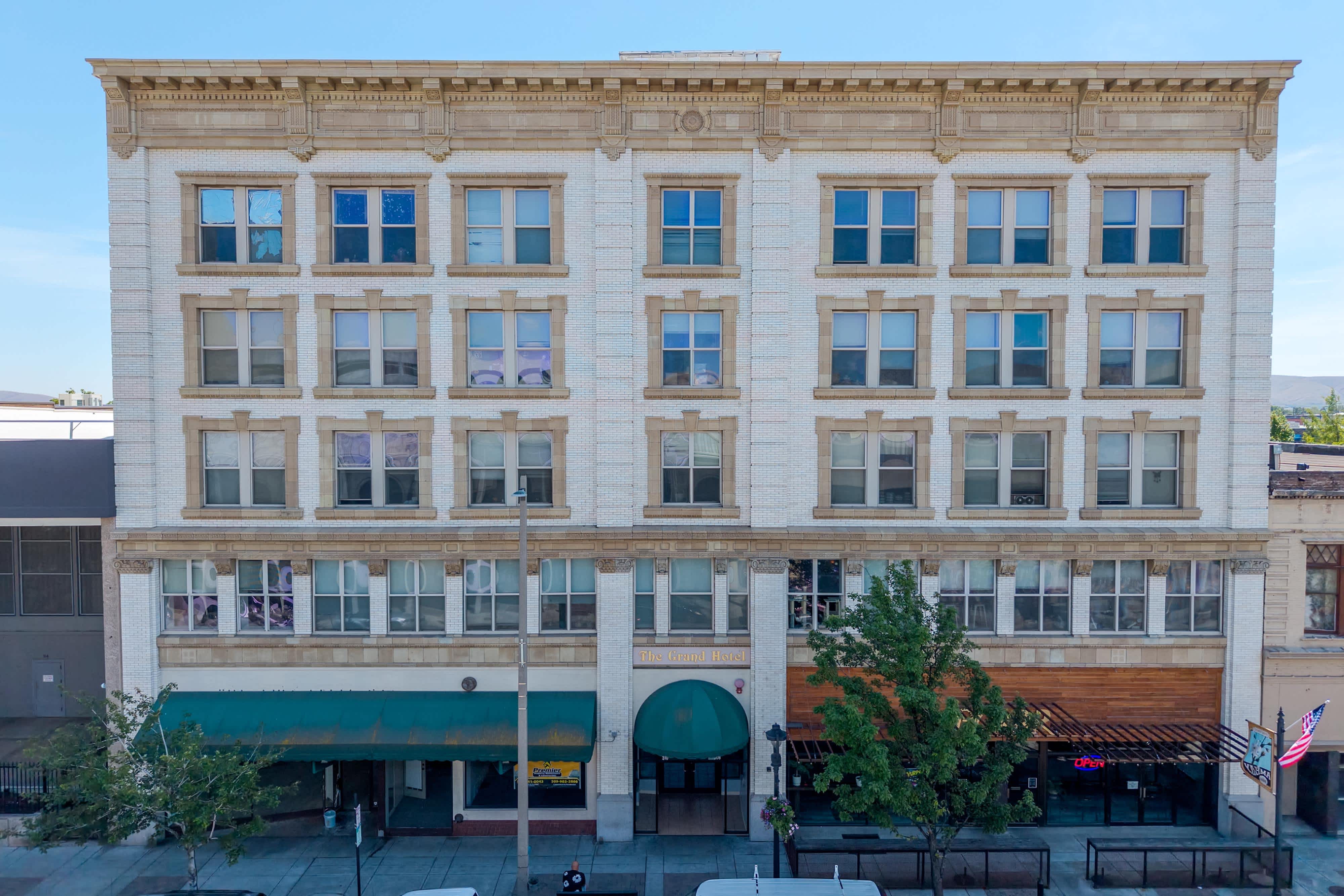 The Grand Hotel – photo 1
