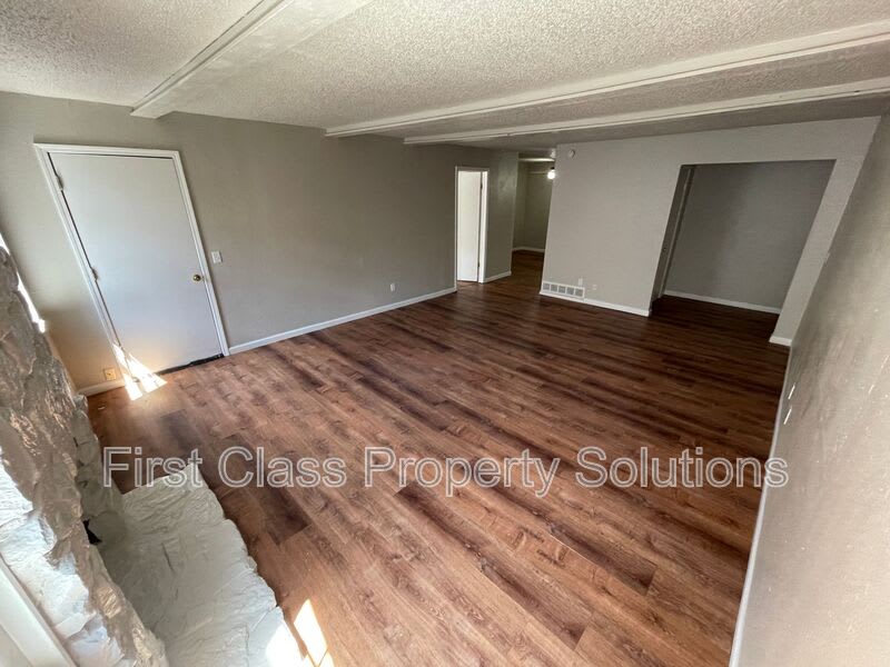 2612 N Ann Arbor Ave – photo 1