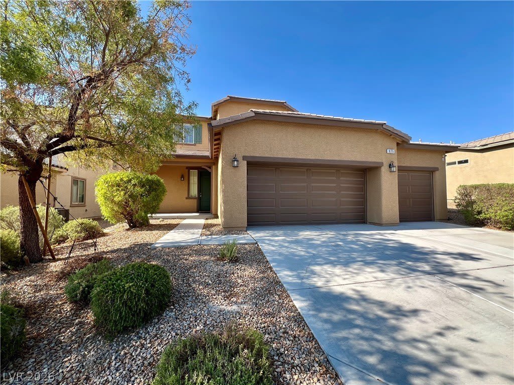 925 PINE VISTA – photo 1 of 28