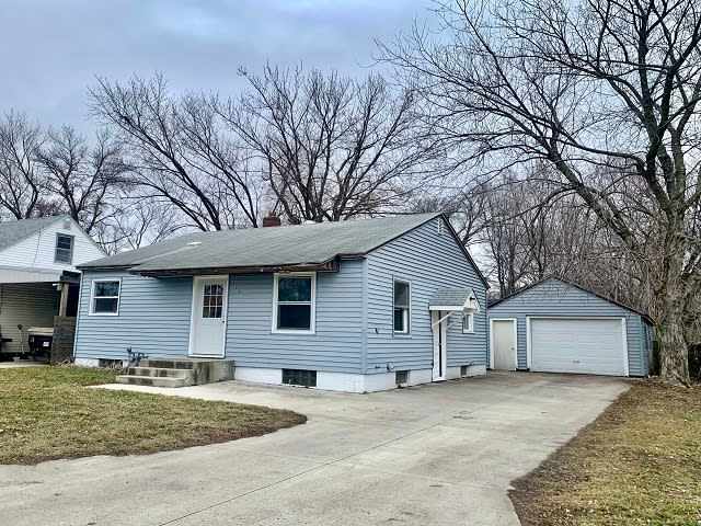 126 Clinton Street – photo 1 of 10