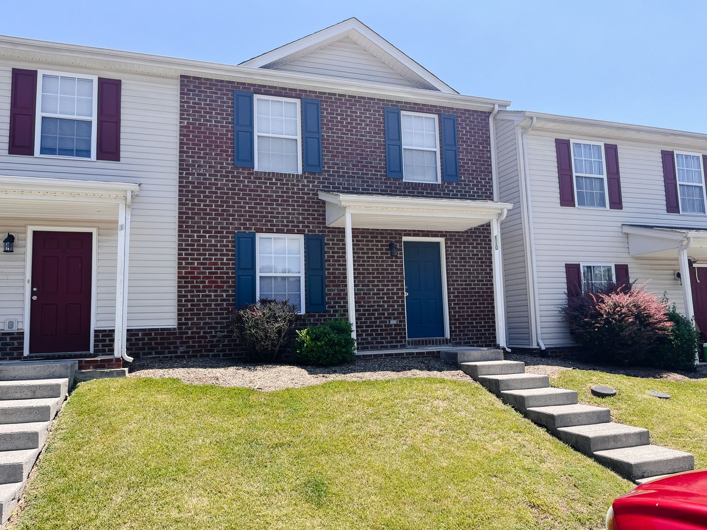 3 Bedroom 2 5 Bath Townhouse – photo 1