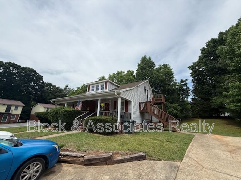 120 W Presnell St – photo 1 of 51