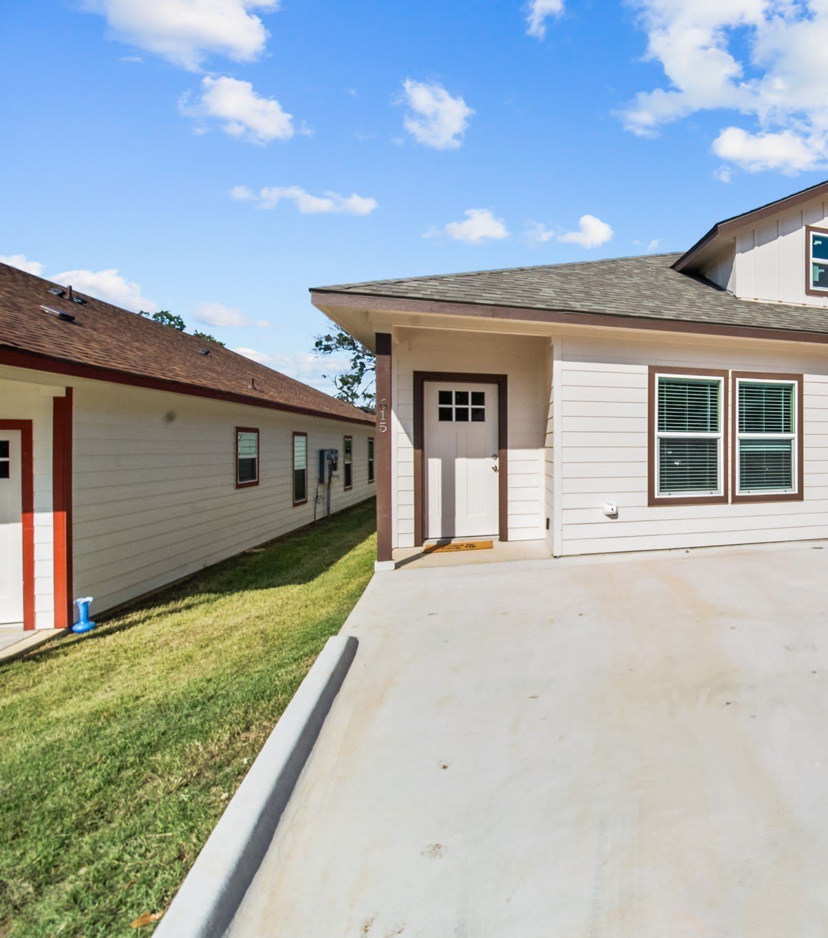 613 W Elm Street – photo 1